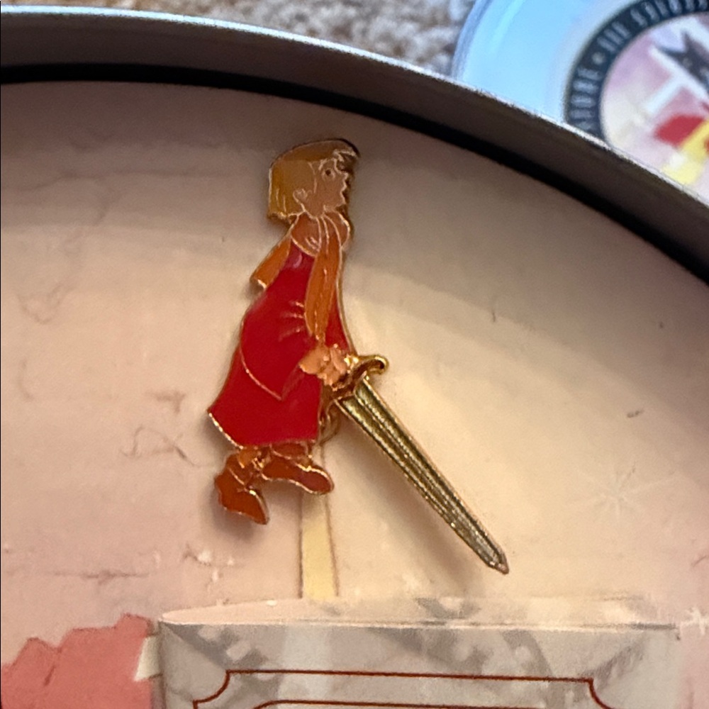 Vintage Disney Sword in the Stone Fossil Watch - Picture 4 of 6